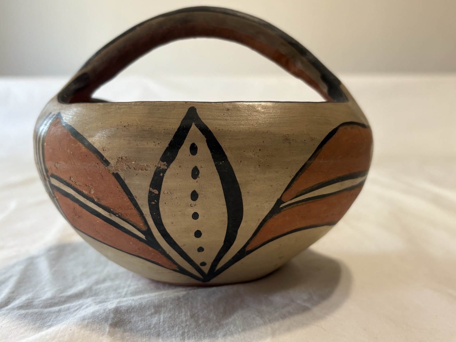 VINTAGE 1928 Santo Domingo Pueblo Pottery Handled Polychrome Basket Kewa 6"