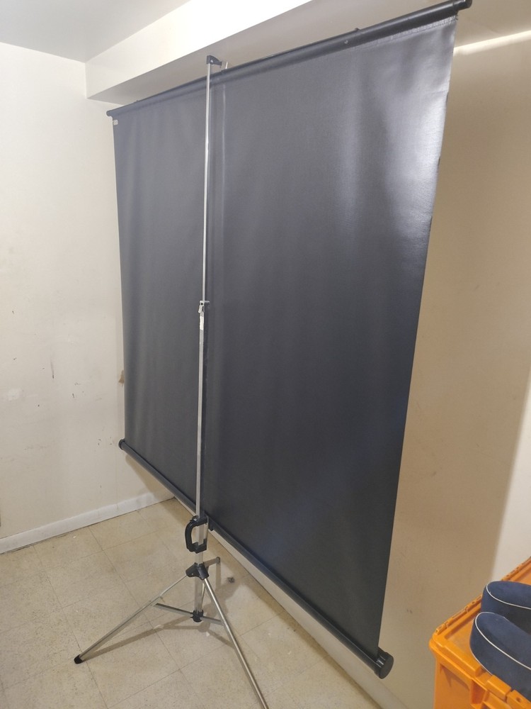 Draper Consul Projection Screen
