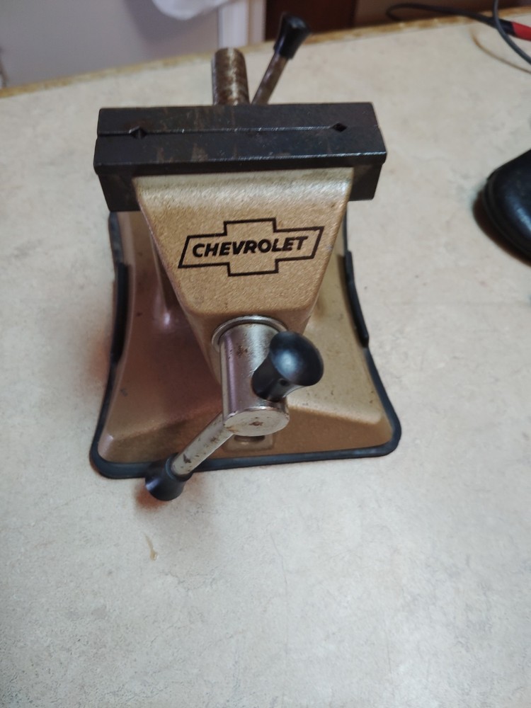 Chevrolet Small Vintage Vise 7"X4"