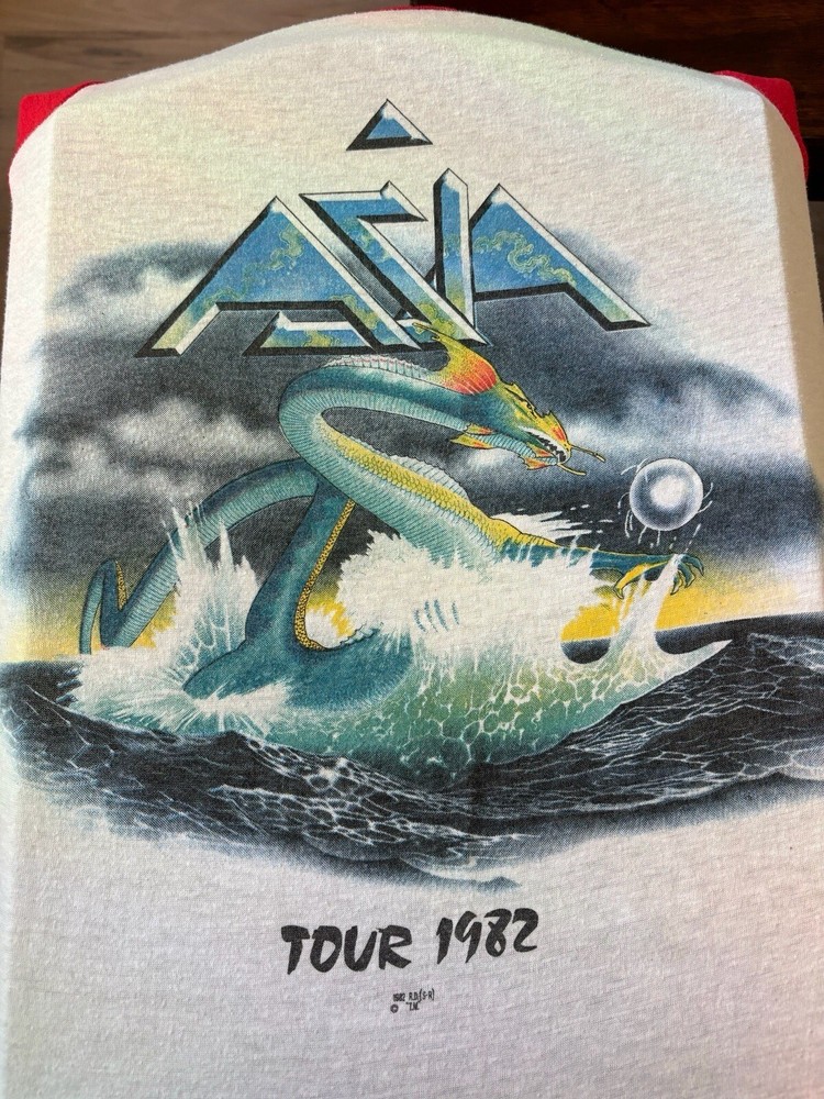 ASIA MUSIC BAND 1982 INVASION TOUR RARE RED ORIGINAL CONCERT RAGLAN T-SHIRT!