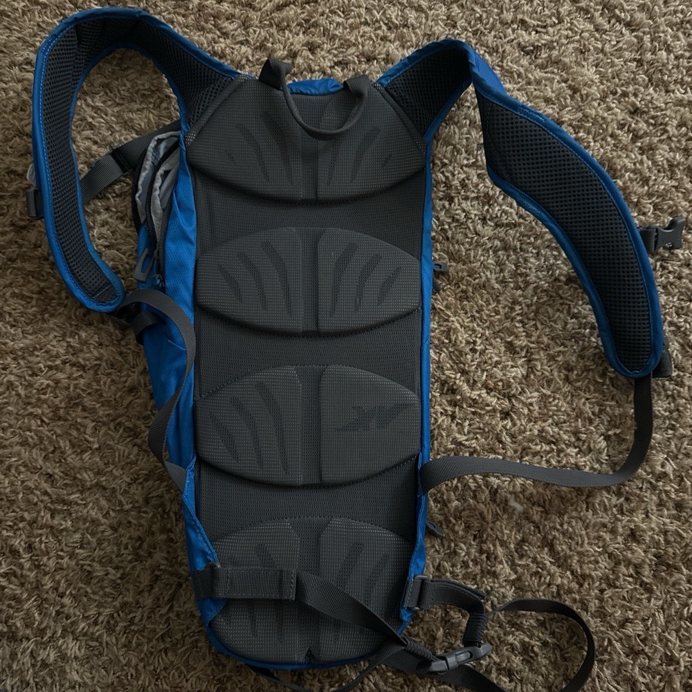 Camelbak Lobo Blue/Black Hydration Pack Hiking Trail Backpack