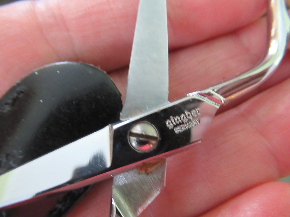 Small Gingher Sewing Manicure Scissors in Leather Sheath MINT CONDITION m