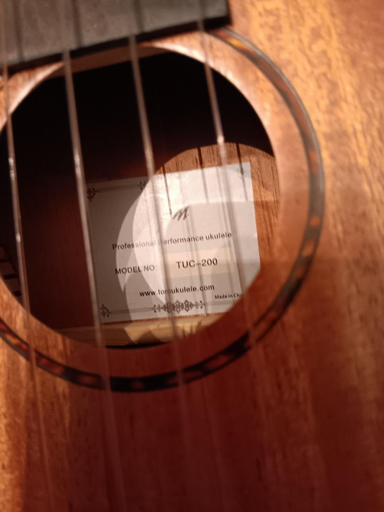 Tom Classic Ukelele with case