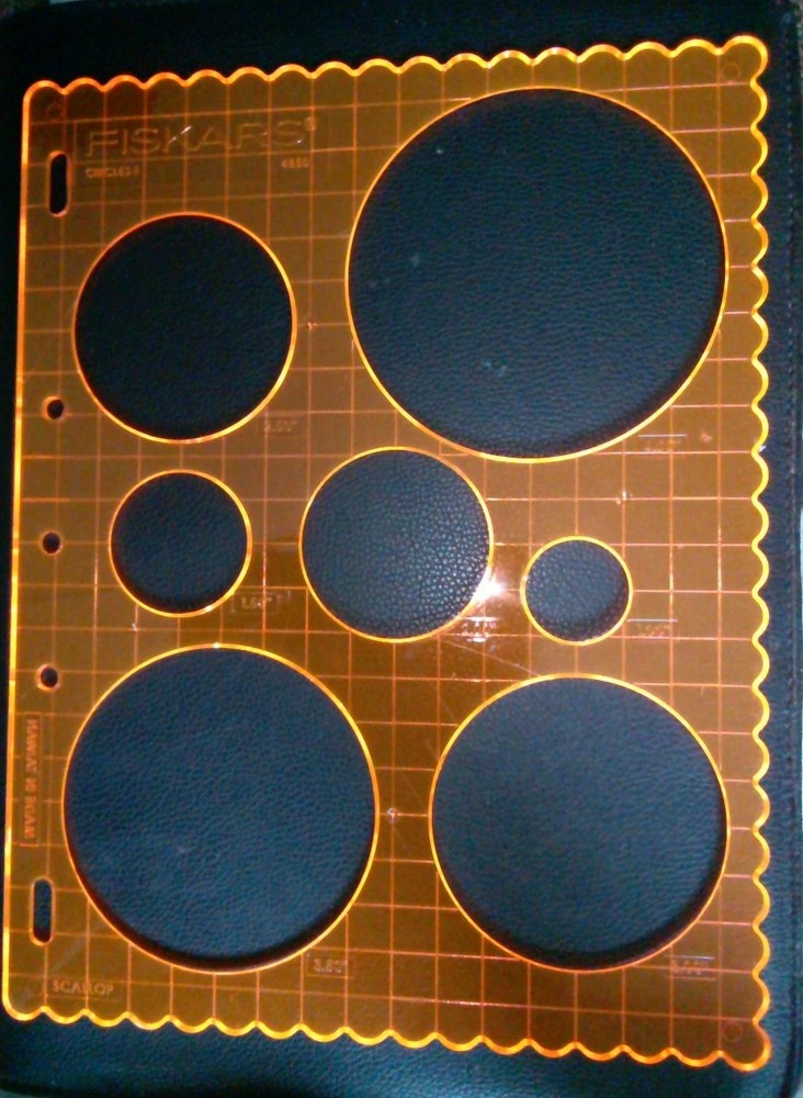 Fiskars Template Circles 1, Scallop Edge 4850