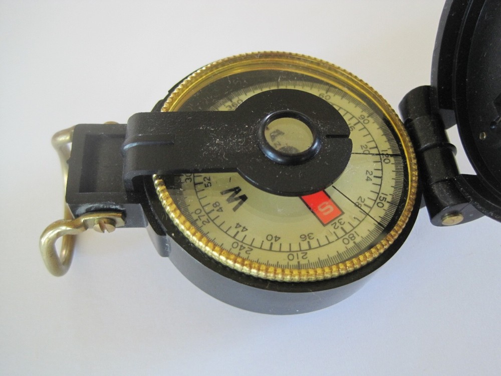 TOA Japan Compass in Plastic Case 2" Across