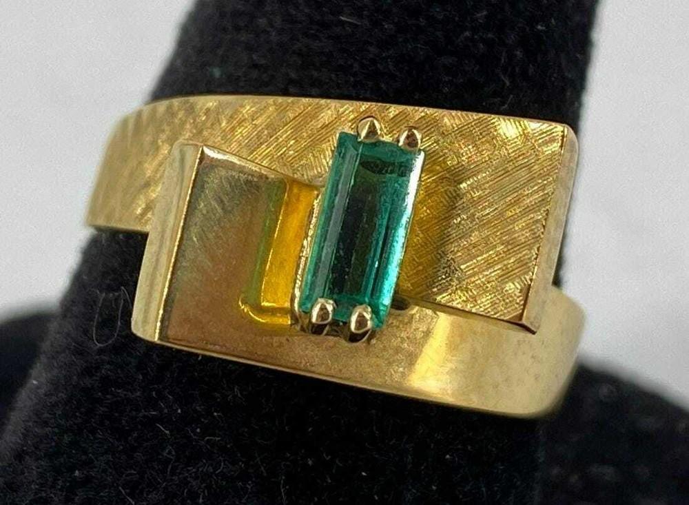 LADIES GREEN EMERALD RING 18K