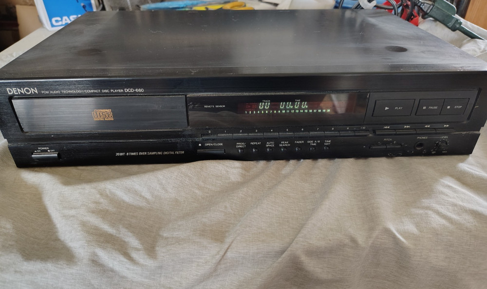 Denon DCD-660 CD Compact Disc CD Player Tested & Working