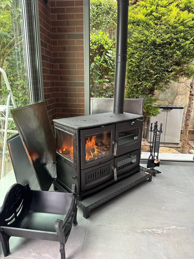 Wood burning kitchen stove, with double oven