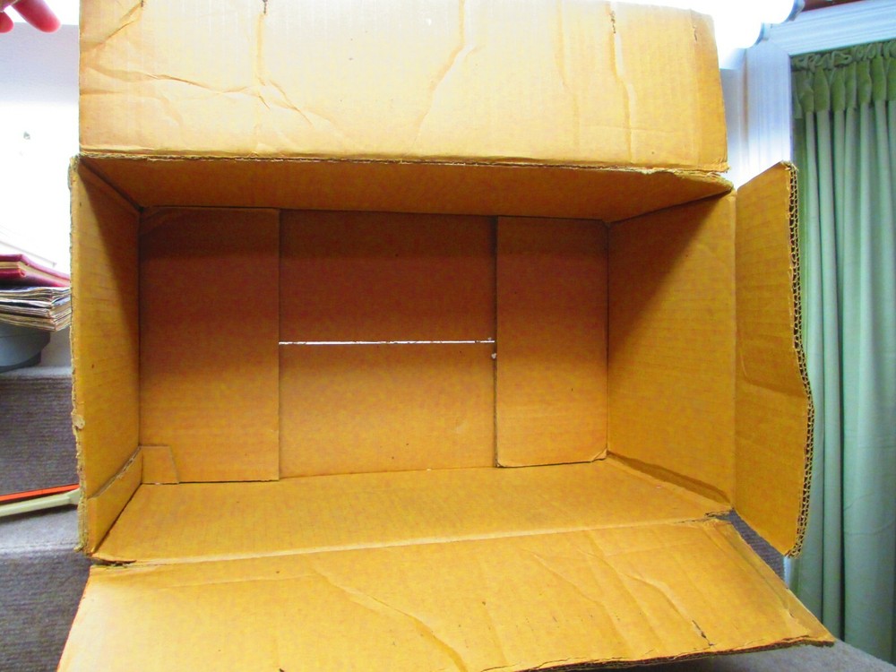 Yaesu SP-102 External Speaker BOX ONLY (missing 1 small box flap)