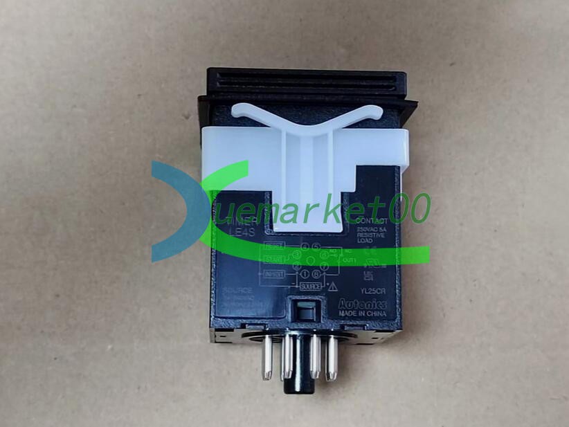 ONE NEW IN BOX LE4S Autonics Digital Backlit LCD Timer