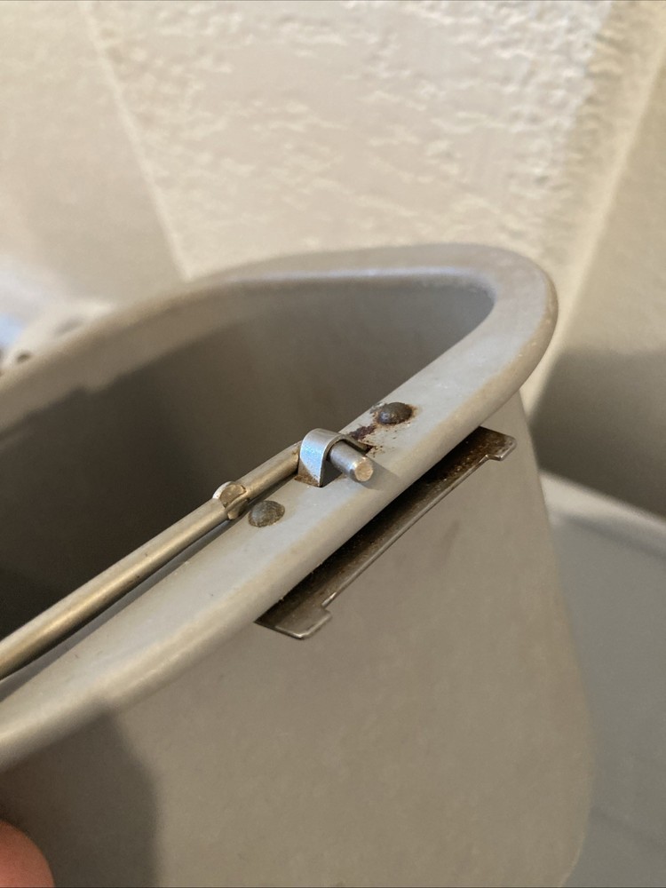 SCRATCHED BREADMAN TR-440 Bread Machine Pan & Paddle – PAN & PADDLE ONLY -