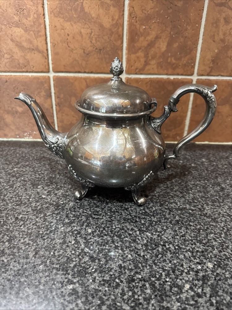 Vintage Wilcox US International Silverco 7402 Teapot