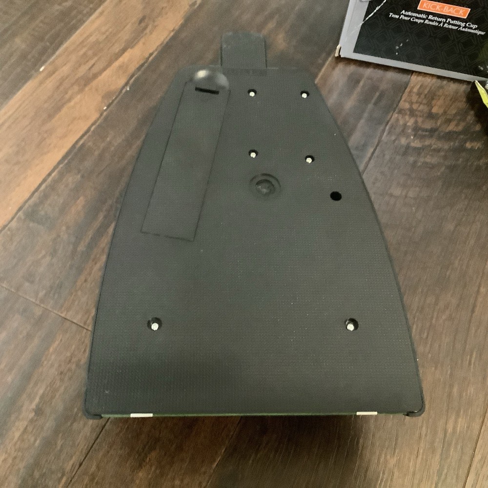 Callaway Kick-Back Automatic Ball Return Putting Golf Cup / Includes 3 New Balls