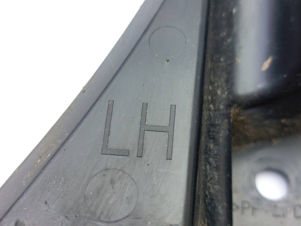 FRONT LEFT BUMPER BRACKET MOUNT SUPPORT 31425110 VOLVO V40 2016