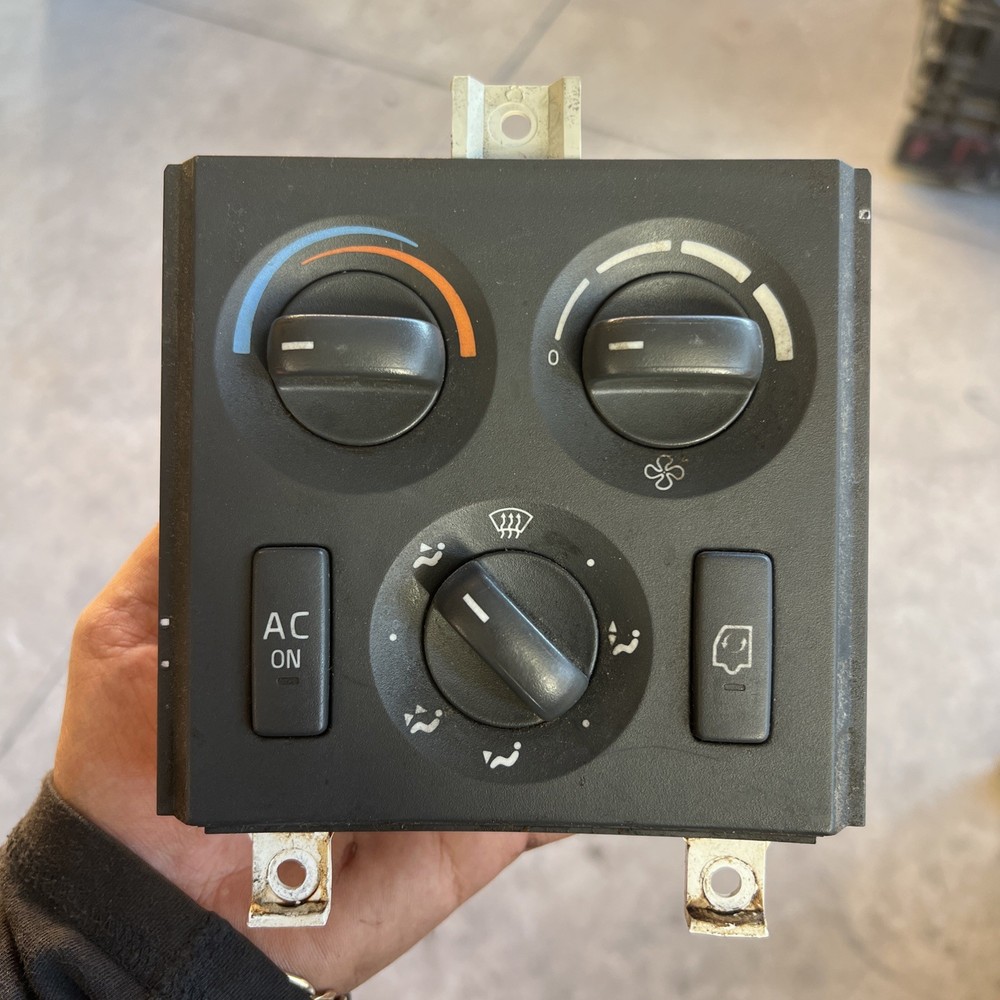 2014 Volvo VNL 21326144 Climate Control