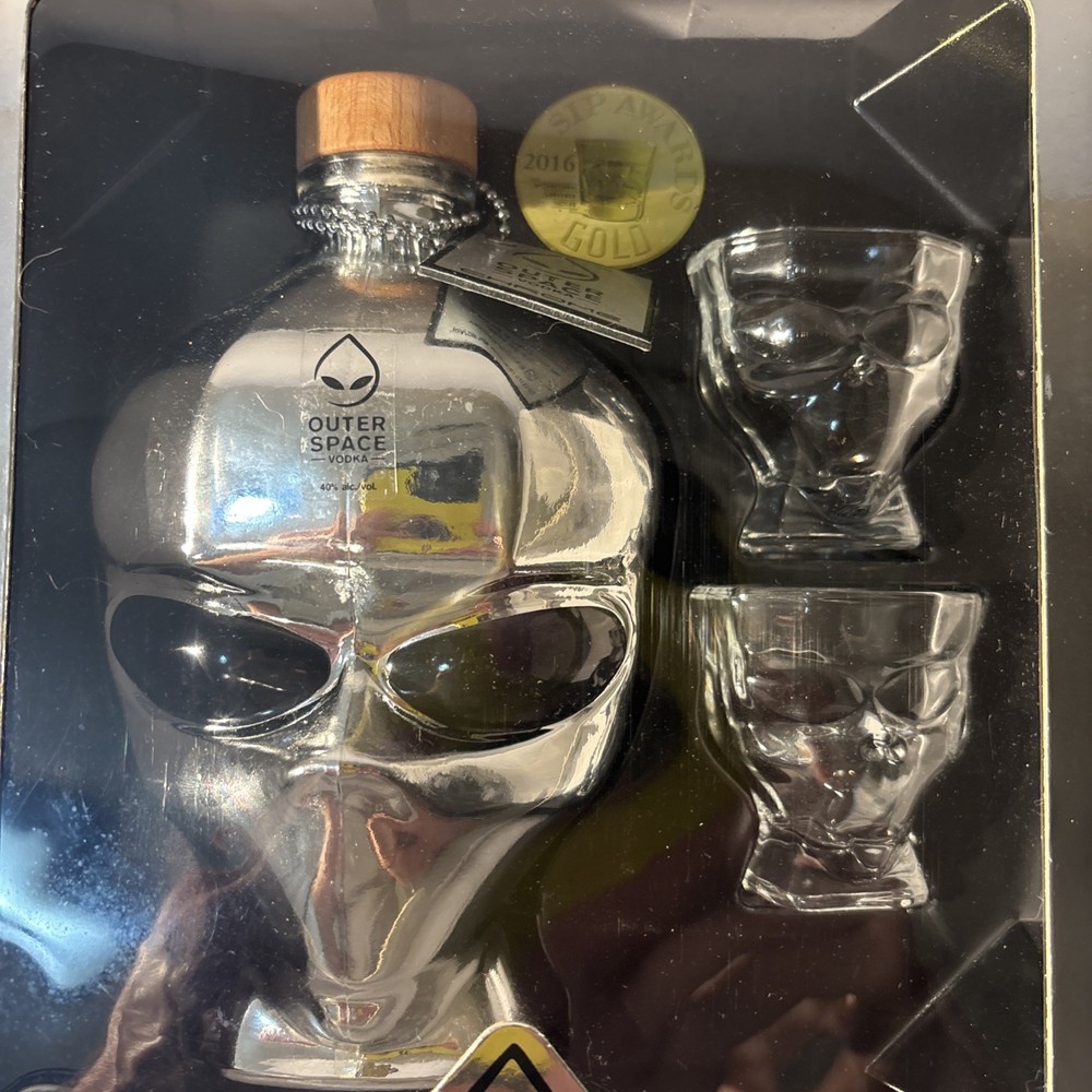 LARGE OUTER SPACE VODKA ALIEN HEAD EMPTY BOTTLE LIMITED EDITION BOX SHOT GLASSES