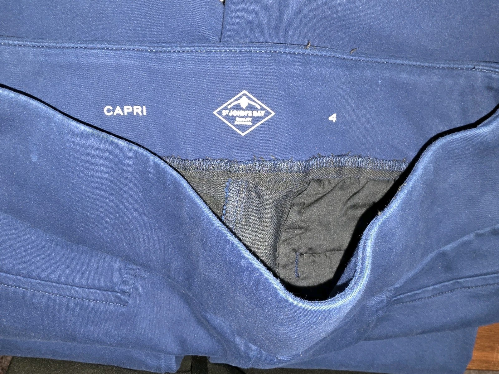 St. JOHN'S BAY Blue Capri Pants Size 4