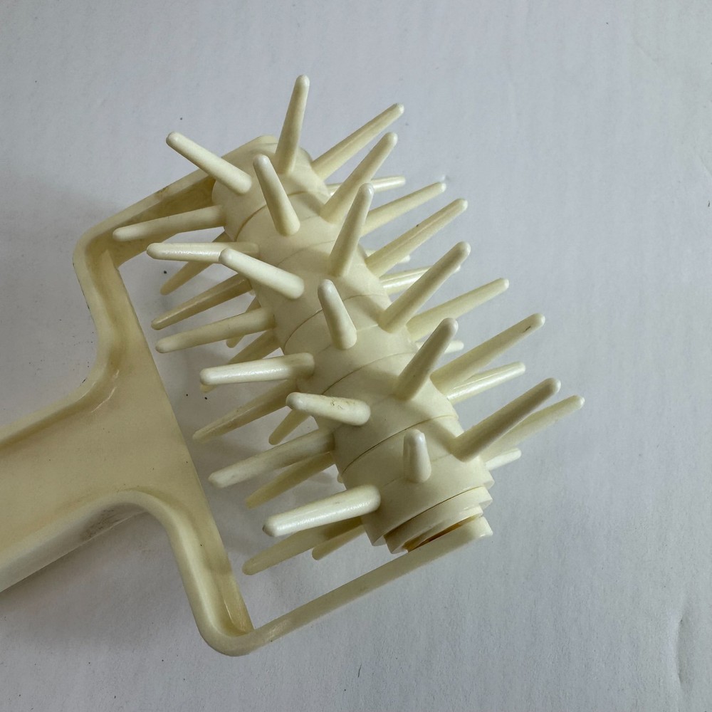 Vintage Plastic Dough Docker Roller Pizza Pastry Crust Dough Prep Tool Kitchen