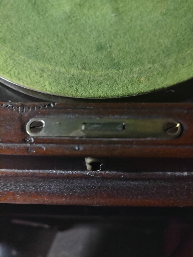 Victor Phonograph