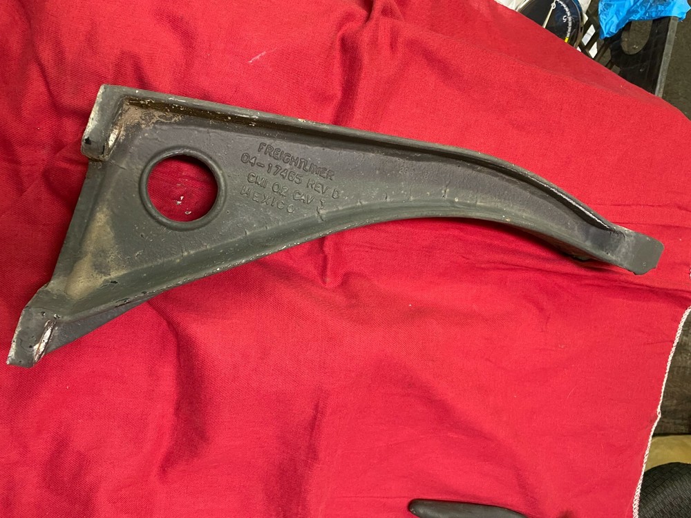 FREIGHTLINER 04-17465 EXHAUST SUPPORT BRACKET