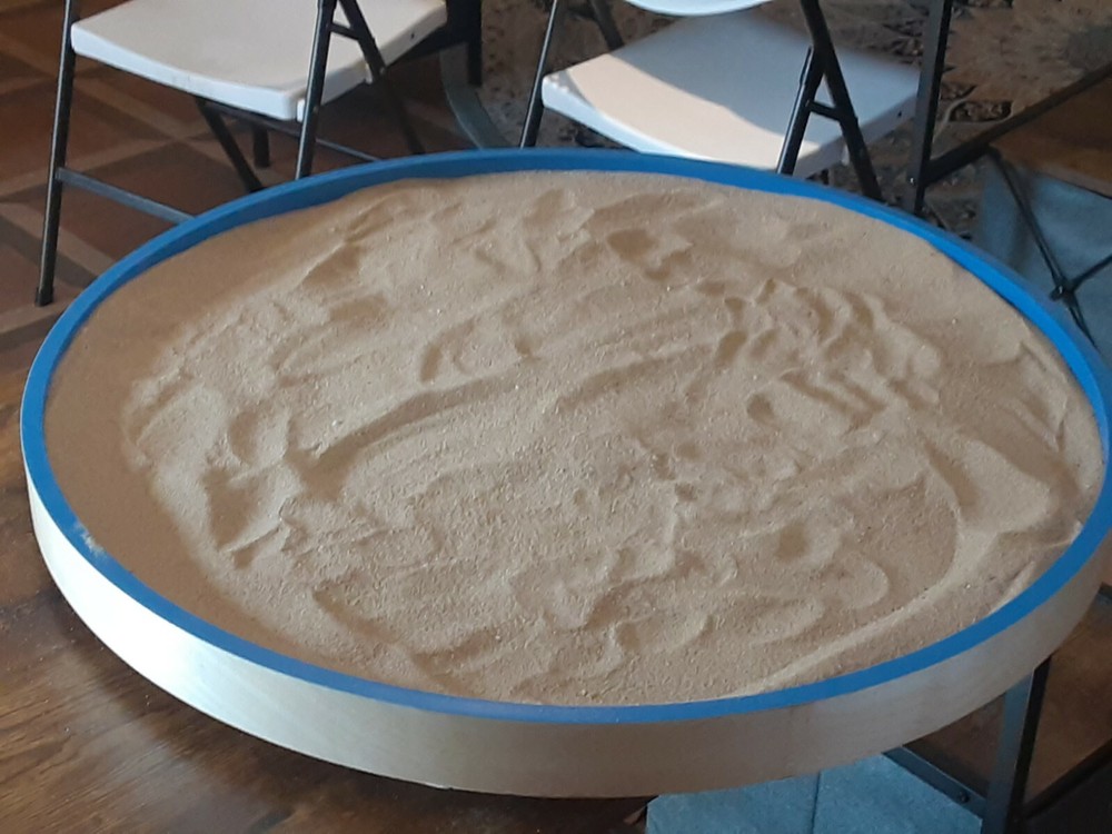 Round wooden sand tray.