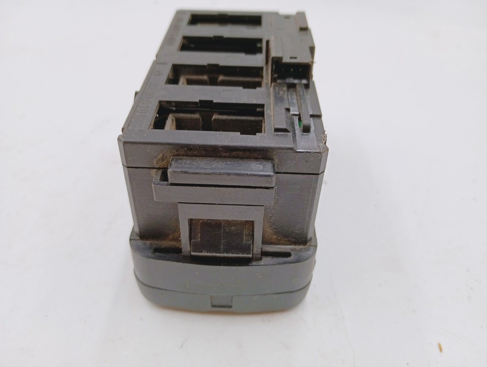 FREIGHTLINER SWITCH PANEL ASSEMBLY HOUSING REAR DOME, SLEEPER LAMP, BUNK SPEAKER