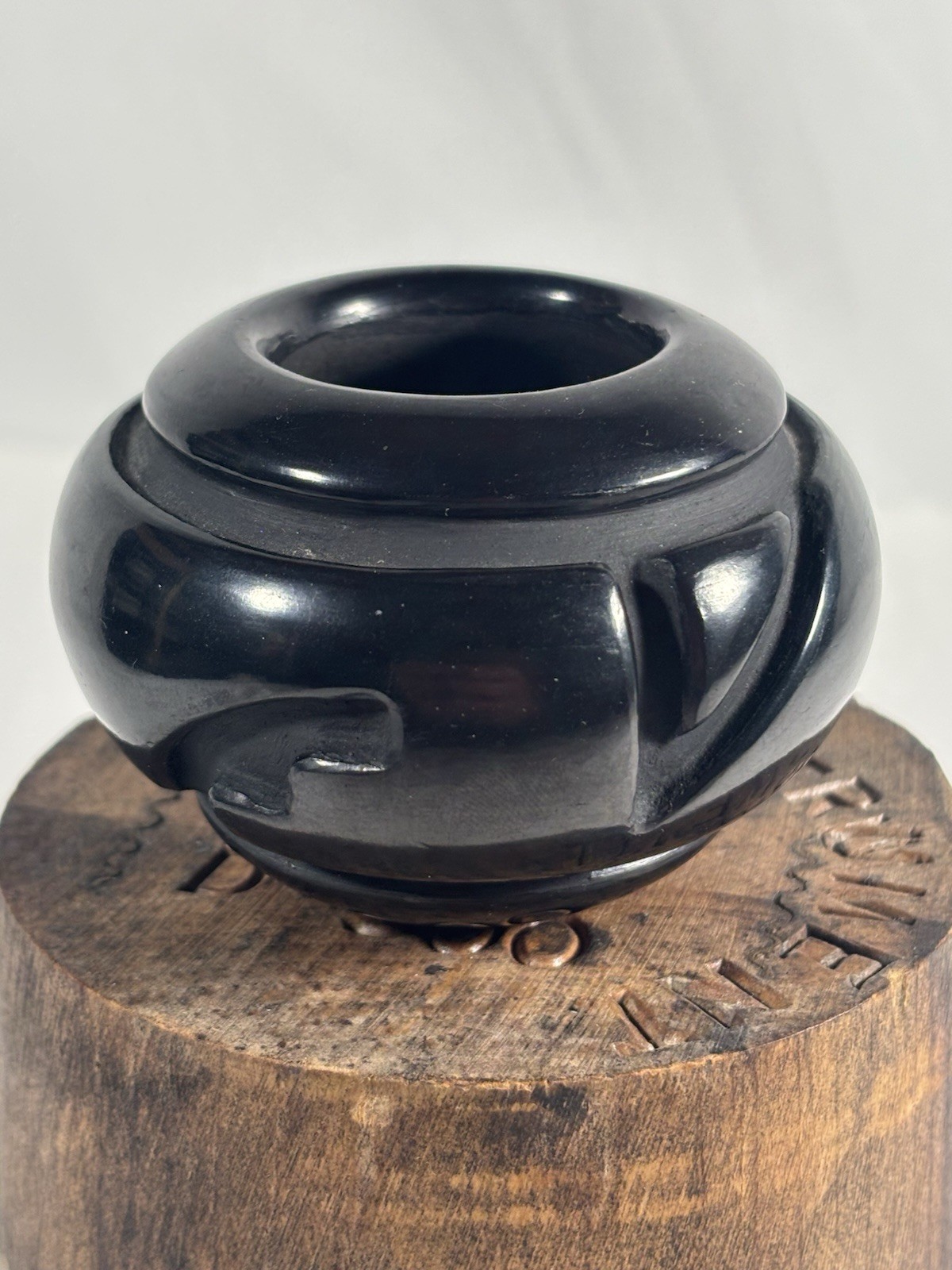 Linda Tafoya-Oyenque Santa Clara Pueblo Carved Blackware Pottery Bowl- Excellent