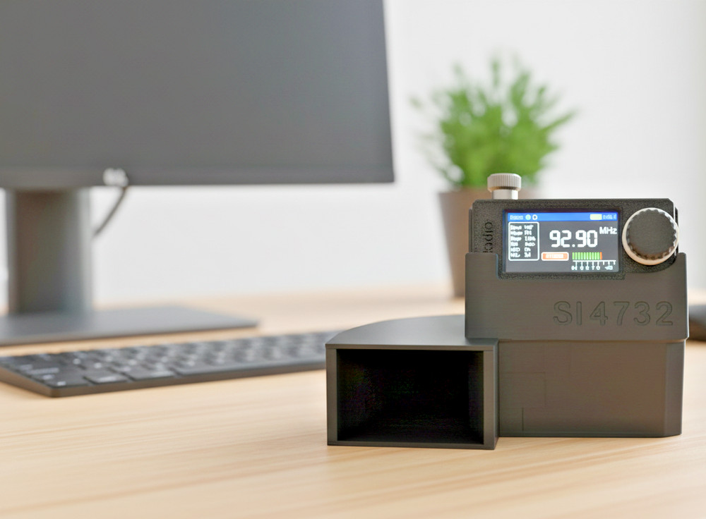 SI4732 Mini Stand – Black, Compact & Sturdy