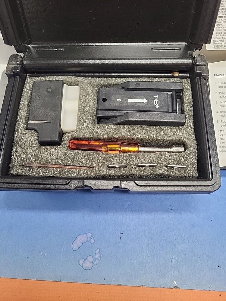 Thomas & Betts Versa - Trak Comminations Cable Intstalling Tool Kit No. UCCSK1 A