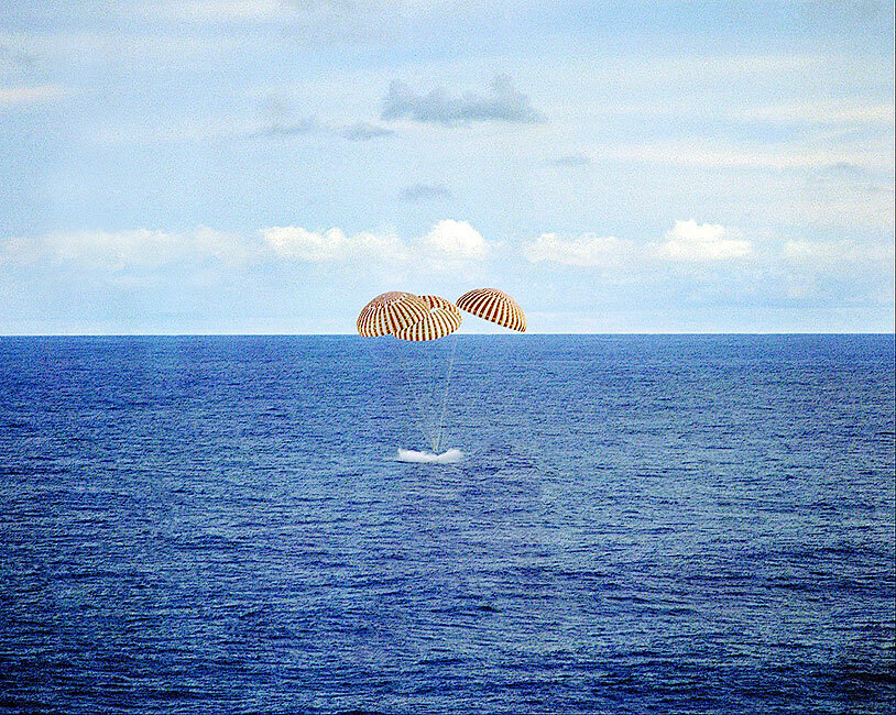 APOLLO 13 COMMAND MODULE SPLASHDOWN 1970 8x10 GLOSSY PHOTO PRINT