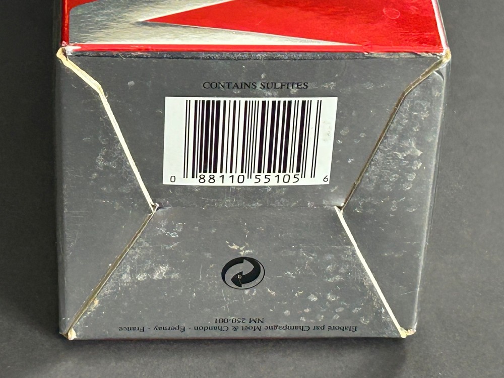 'WHITE STAR' Moet & Chandon 'Empty' Bottle and Gift Box - 2009 -