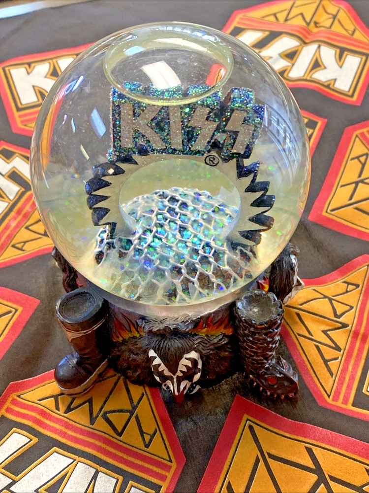 KISS 1997 VANDOR POLYRESIN SNOW GLOBE - NM/MT CONDITION ~ NO ORIGINAL BOX