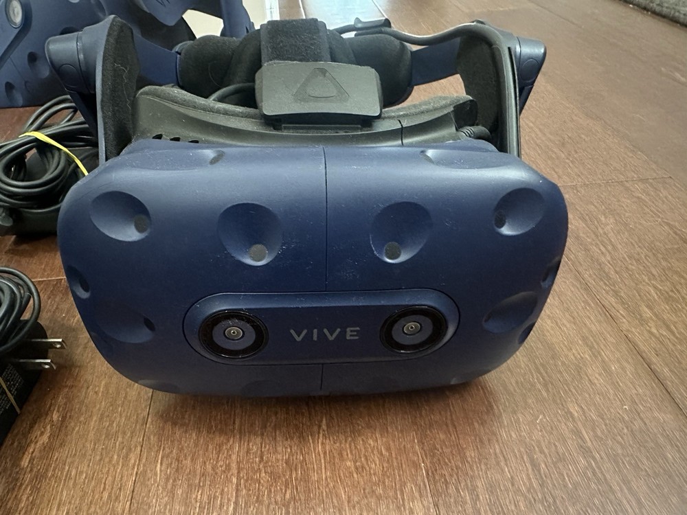 HTC VIVE Pro Headset VR Full Set Complete System Virtual Reality Kit Tested