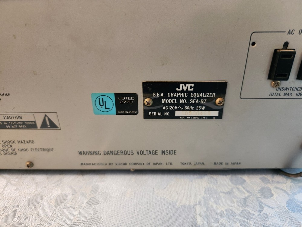 JVC SEA-R7 Graphic Equalizer Powers On