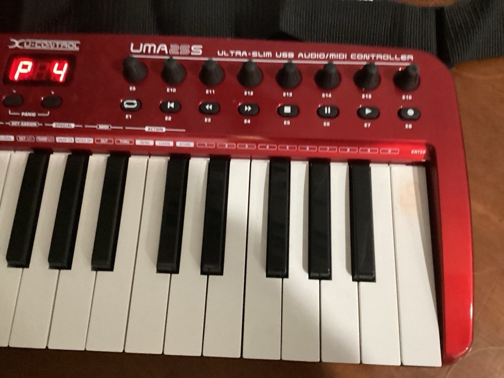 Behringer U-Control UMA25S USB MIDI Controller