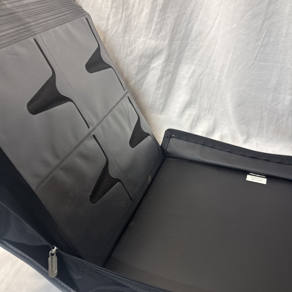 Targus Matrix 320 CD, DVD, Blu Ray, Video Game Storage Case