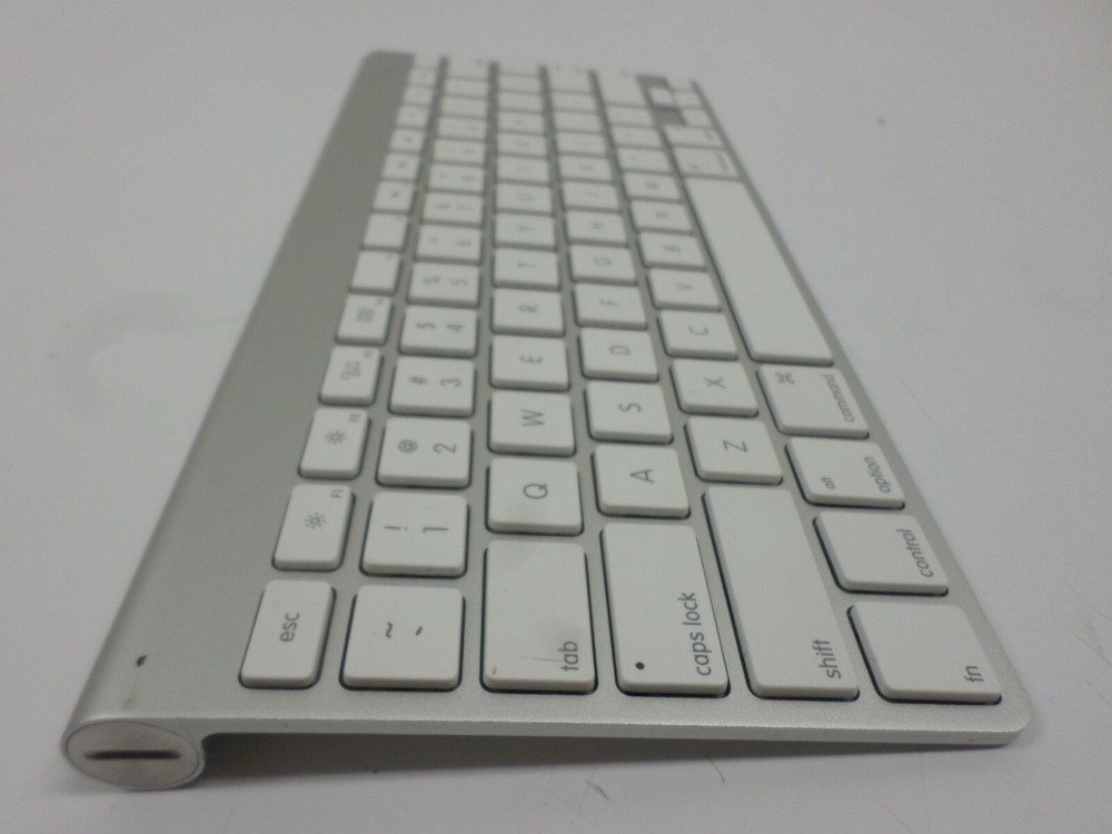 Apple A1314 Wireless Keyboard - Silver