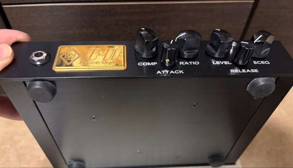 Ultimate Comp II bass compressor half rack size