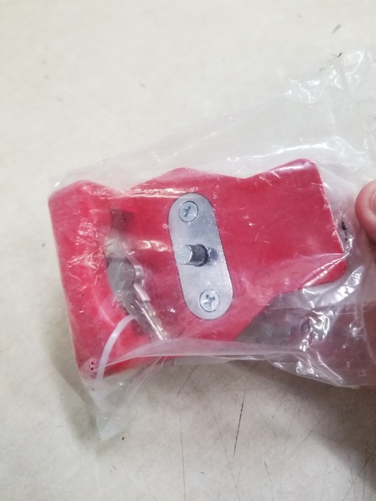 Gladhand Lock Plastic Alike Key 0007900
