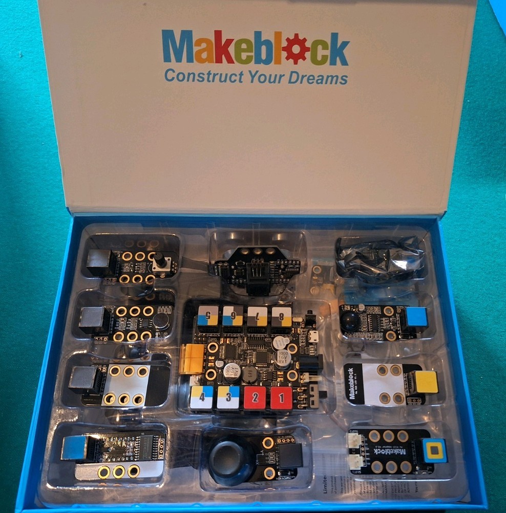 Makeblock Inventor Electronic Kit by Radio Shack, Bluetooth, New