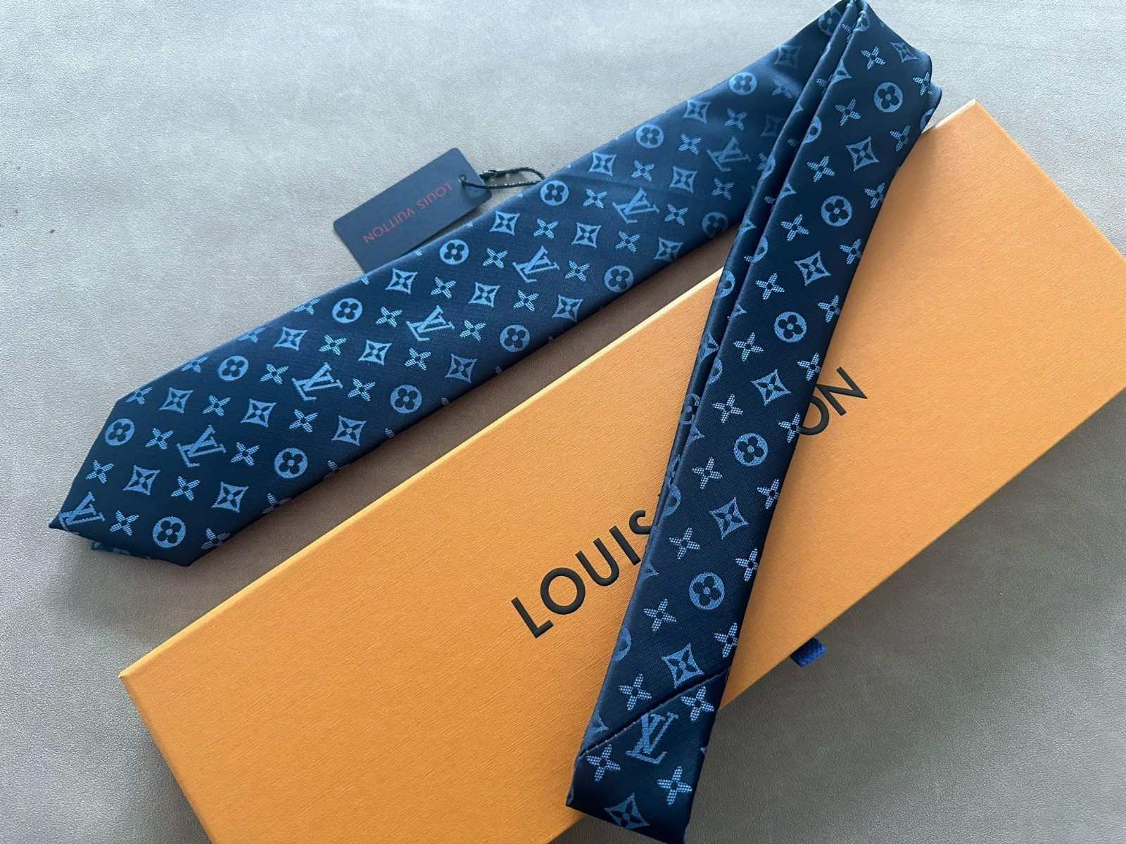 Louis Vuitton Classic Monogram Men's Tie Silk 3.25" The Widest