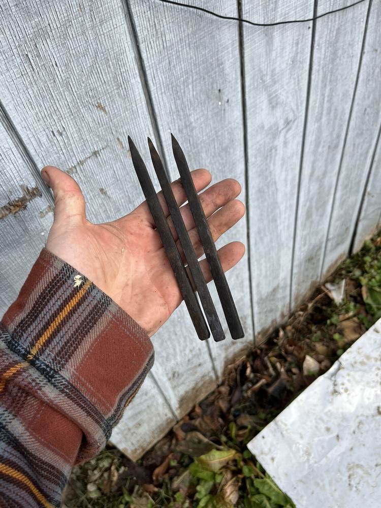 Three rectangular Japanese tbrowing knives(3) 3x