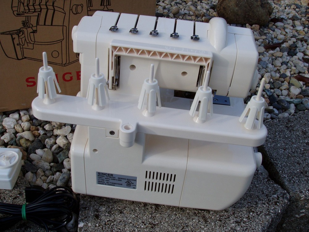 SINGER QUANTUM LOCK 14T967DC 5-THREAD OVERLOACK SERGER SEWING MACHINE EXCELLENT