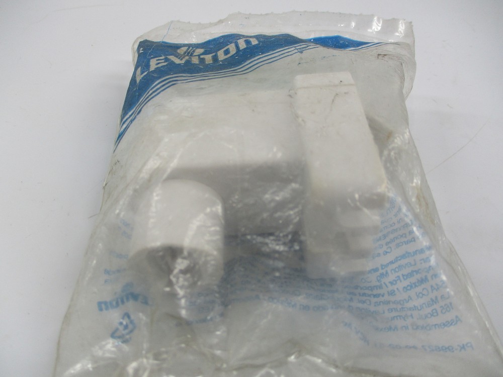 LEVITON 464 LAMP HOLDER NSMP