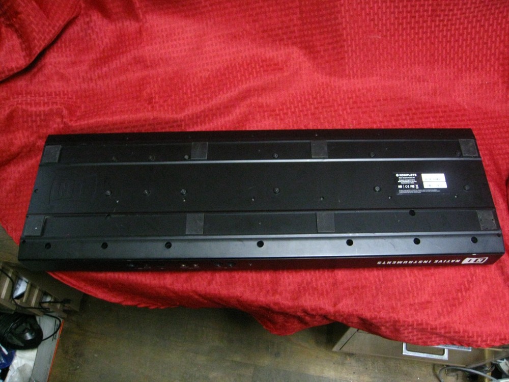 Native Instruments Komplete Kontrol S49 MK1 MIDI Keyboard Controller