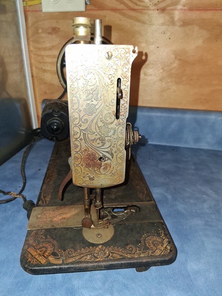 Old Singer Sewing Machine With Box