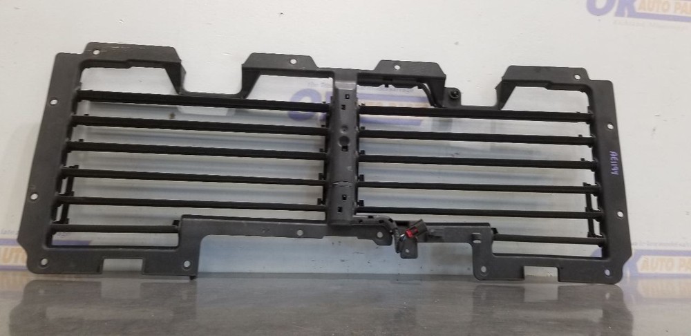 17 GMC YUKON AIR SHUTTER 5.3L