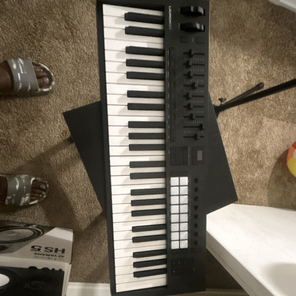 Novation Launchkey 49 MK4 MIDI Keyboard Controller 49-Key USB Faders Pads Knobs