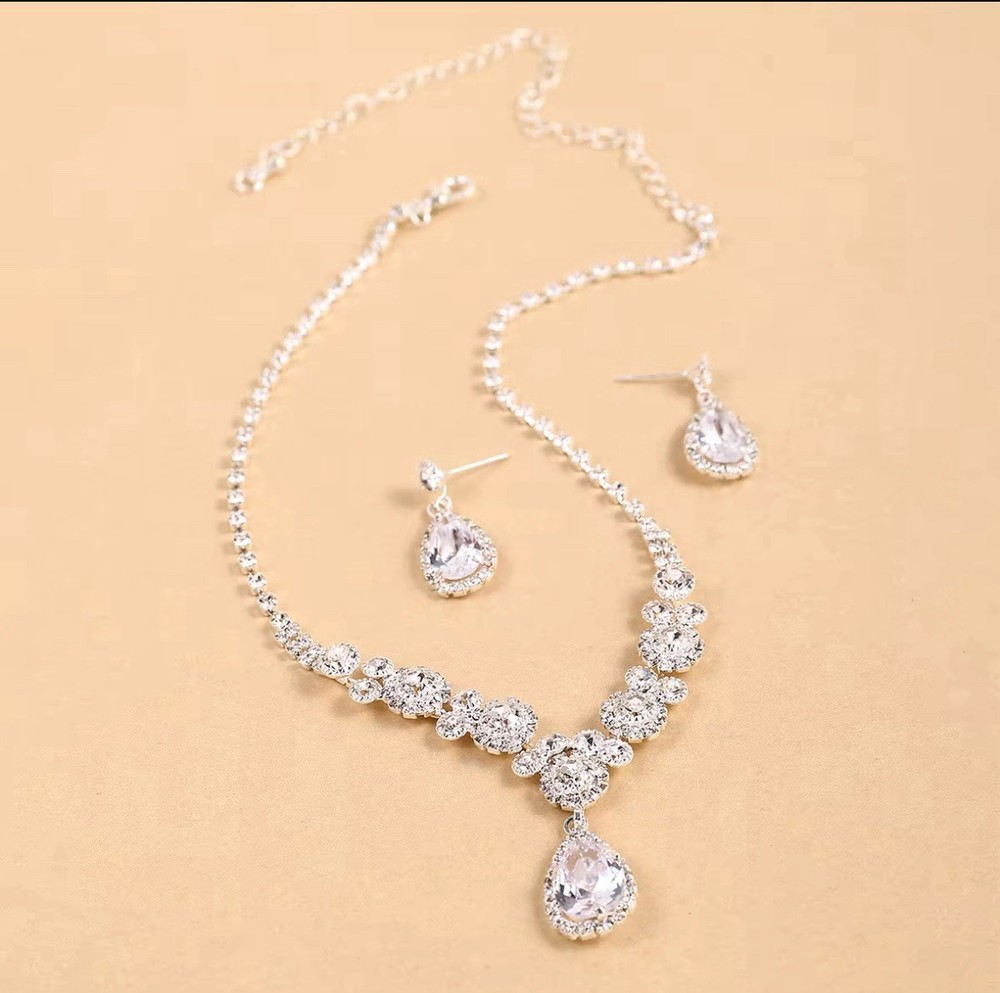 Elegant Necklace Set