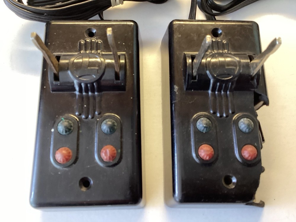 LIONEL POSTWAR 2-#1122-100 DUAL SWITCH TRACK CONTROLLER UNTESTED